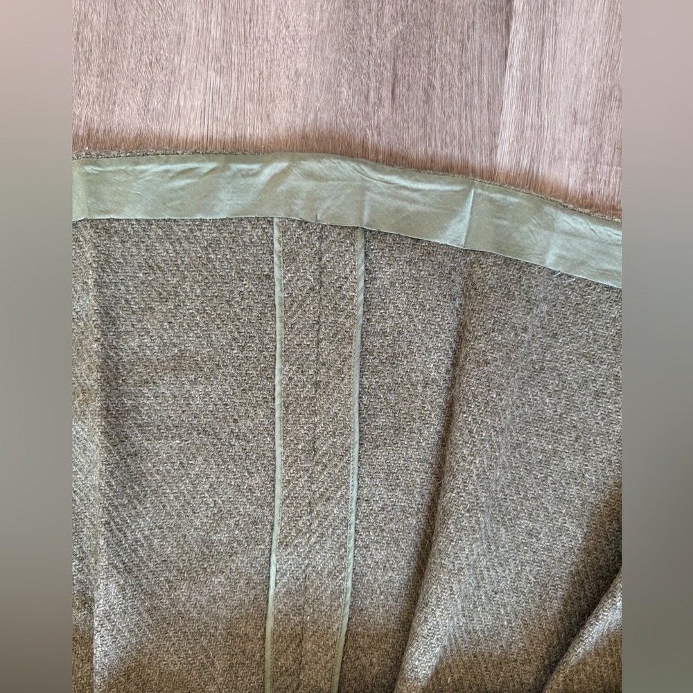 Elegant Green Pleated Skirt - Picture 13 of 13